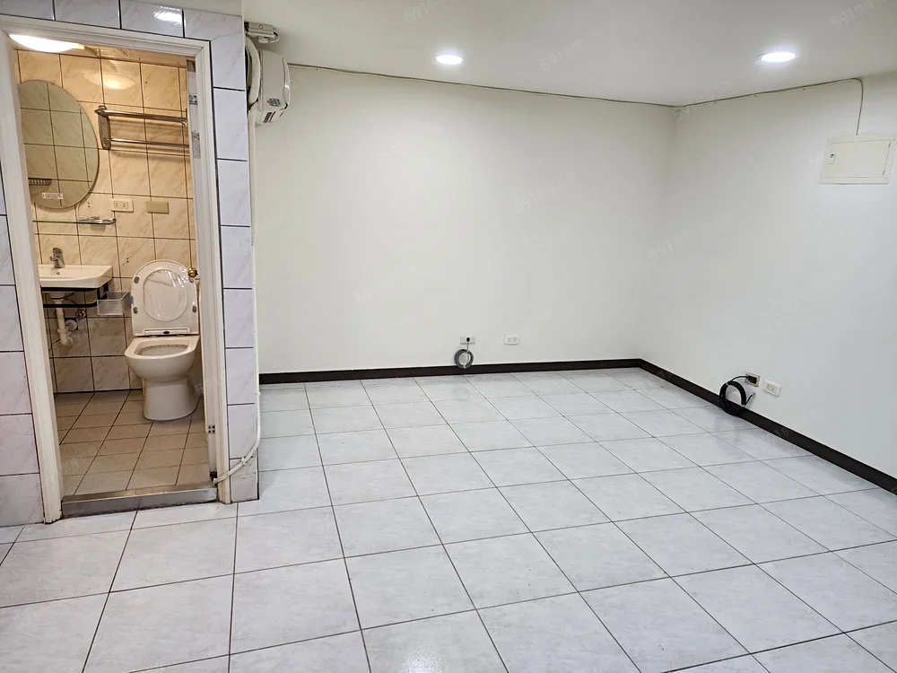 1 room apartment for rent in Songshan District, Taipei City | NT$ 23 500 | 18 ping slide 5