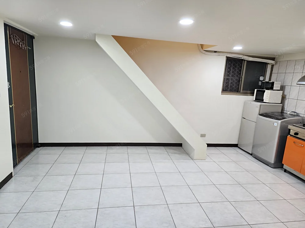 1 room apartment for rent in Songshan District, Taipei City | NT$ 23 500 | 18 ping slide 6