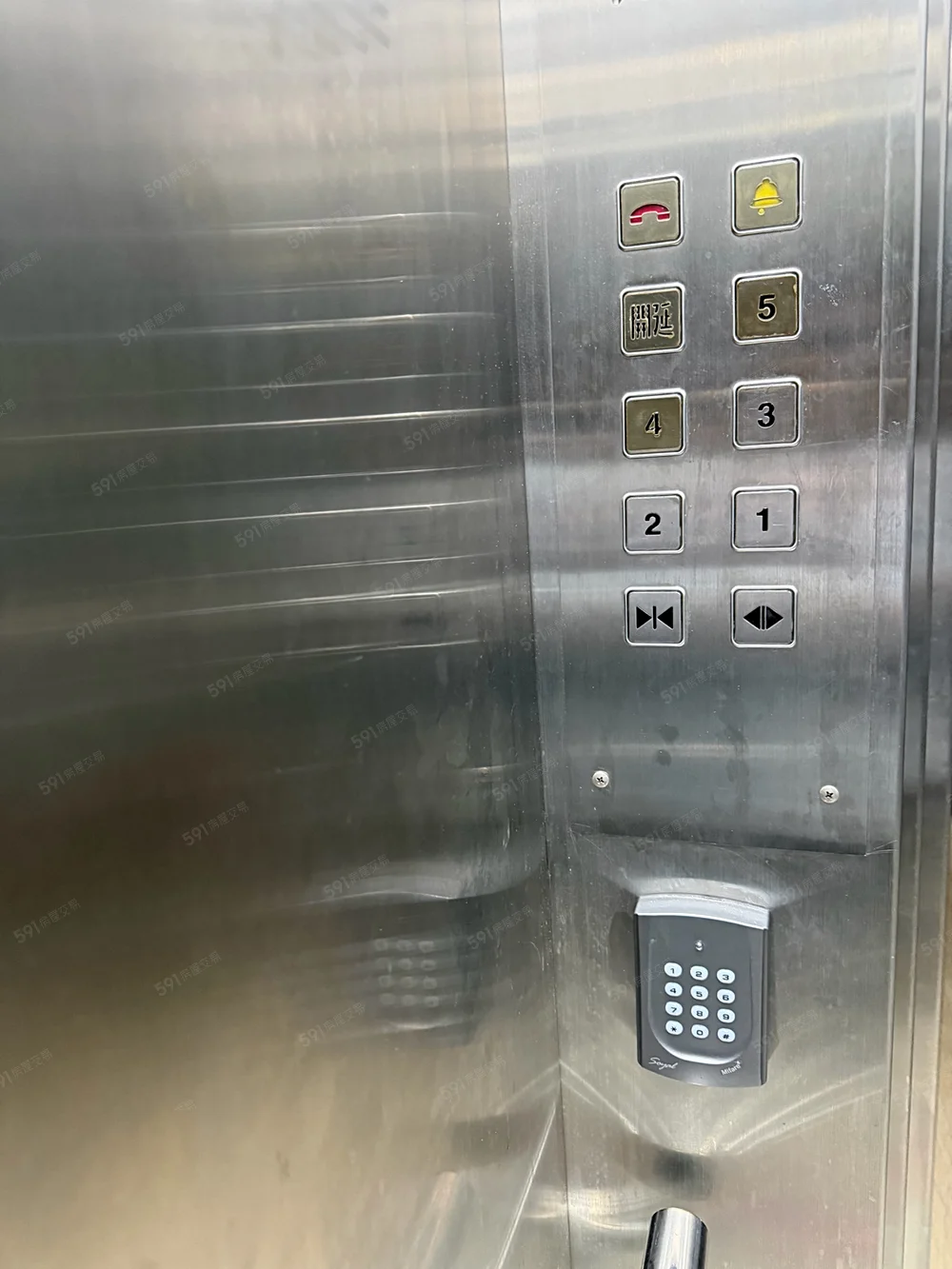 Room for rent in Nantun District, Taichung City | NT$ 16 000 | 17 ping slide 5