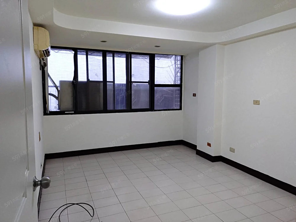2 bedrooms apartment for sale in Zhongshan District, Taipei City | NT$ 15 800 000 | 17 ping slide 2