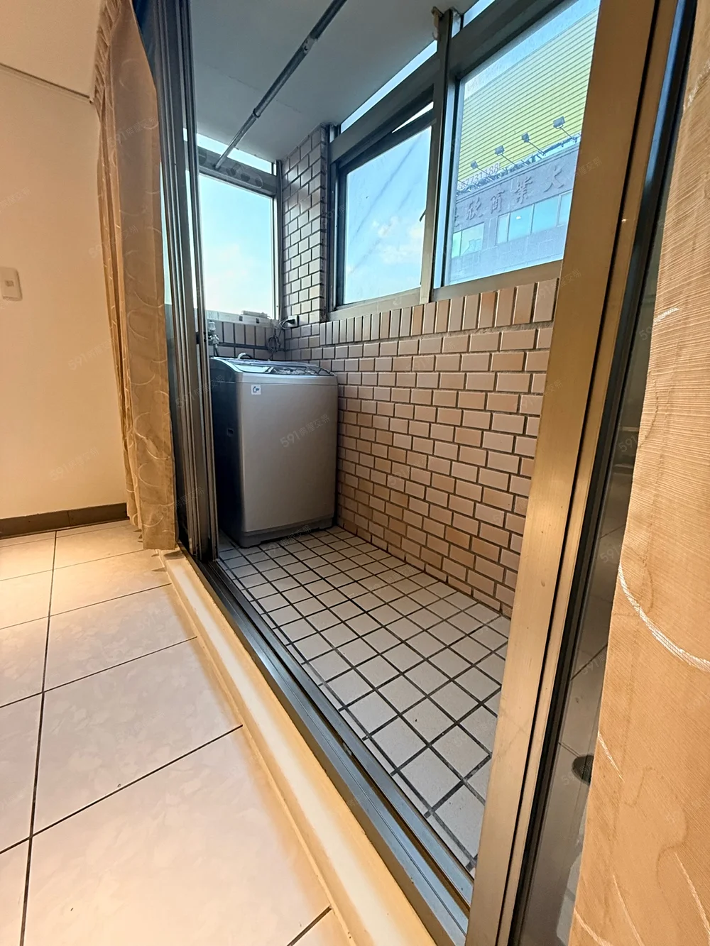 2 bedrooms apartment for rent in Zhongshan District, Taipei City | NT$ 40 000 | 20 ping slide 5