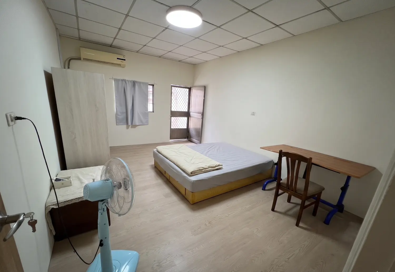 1 room townhouse for rent in Fengshan District, Kaohsiung City | NT$ 32 000 | 60 ping slide 4