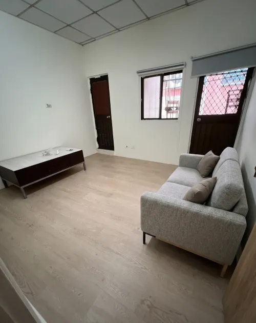 1 room townhouse for rent in Fengshan District, Kaohsiung City | NT$ 32 000 | 60 ping slide 5