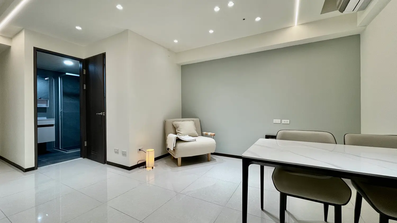 1 room apartment for rent in Zhongli District, Taoyuan City | NT$ 24 000 | 14 ping slide 2