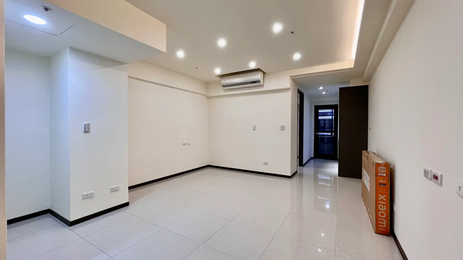 1 room apartment for rent in Zhongli District, Taoyuan City | NT$ 26 000 | 14 ping slide 3