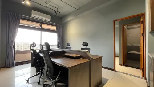 Office for rent NT$ 45 000 - Section 1, Gaotiezhanqian W Rd - 2 bedrooms