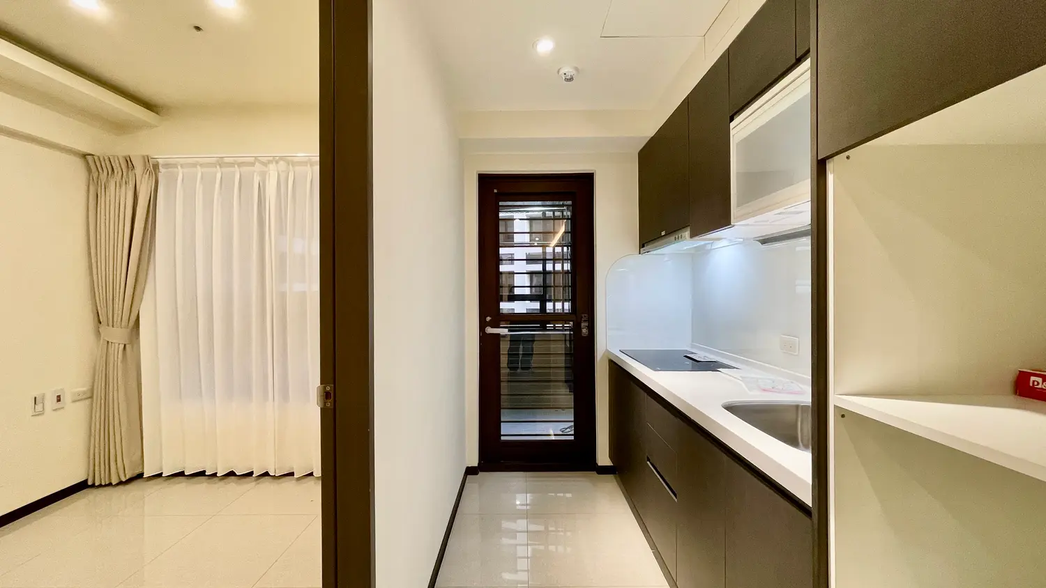1 room apartment for rent in Zhongli District, Taoyuan City | NT$ 26 000 | 14 ping slide 5