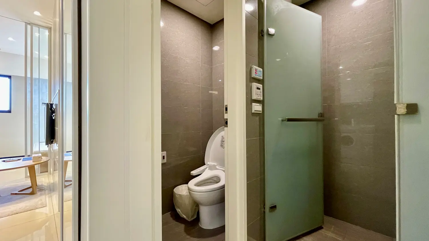 Studio apartment for rent in Zhongli District, Taoyuan City | NT$ 24 000 | 13 ping slide 6
