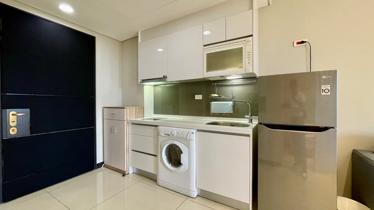 Studio apartment for rent in Zhongli District, Taoyuan City | NT$ 24 000 | 13 ping slide 8
