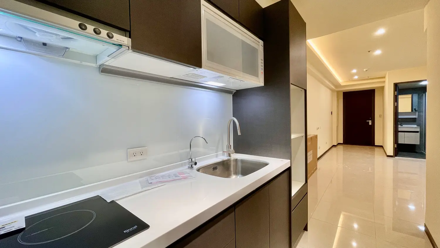 1 room apartment for rent in Zhongli District, Taoyuan City | NT$ 26 000 | 14 ping slide 8