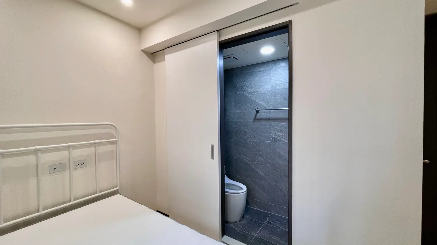 2 bedrooms apartment for rent in Zhongli District, Taoyuan City | NT$ 28 000 | 17 ping slide 8