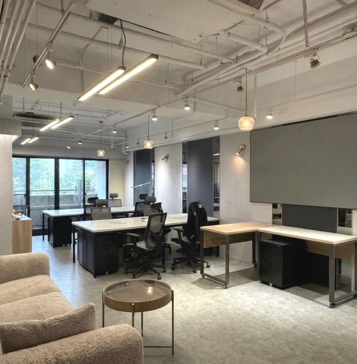 Office for rent in Zhongzheng District, Taipei City | NT$ 150 000 | 50 ping slide 0