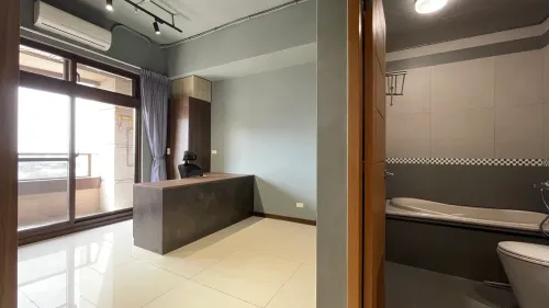 Office for rent NT$ 45 000 - Section 1, Gaotiezhanqian W Rd - 2 bedrooms