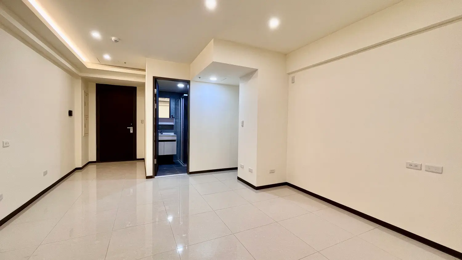 1 room apartment for rent in Zhongli District, Taoyuan City | NT$ 26 000 | 14 ping slide 9