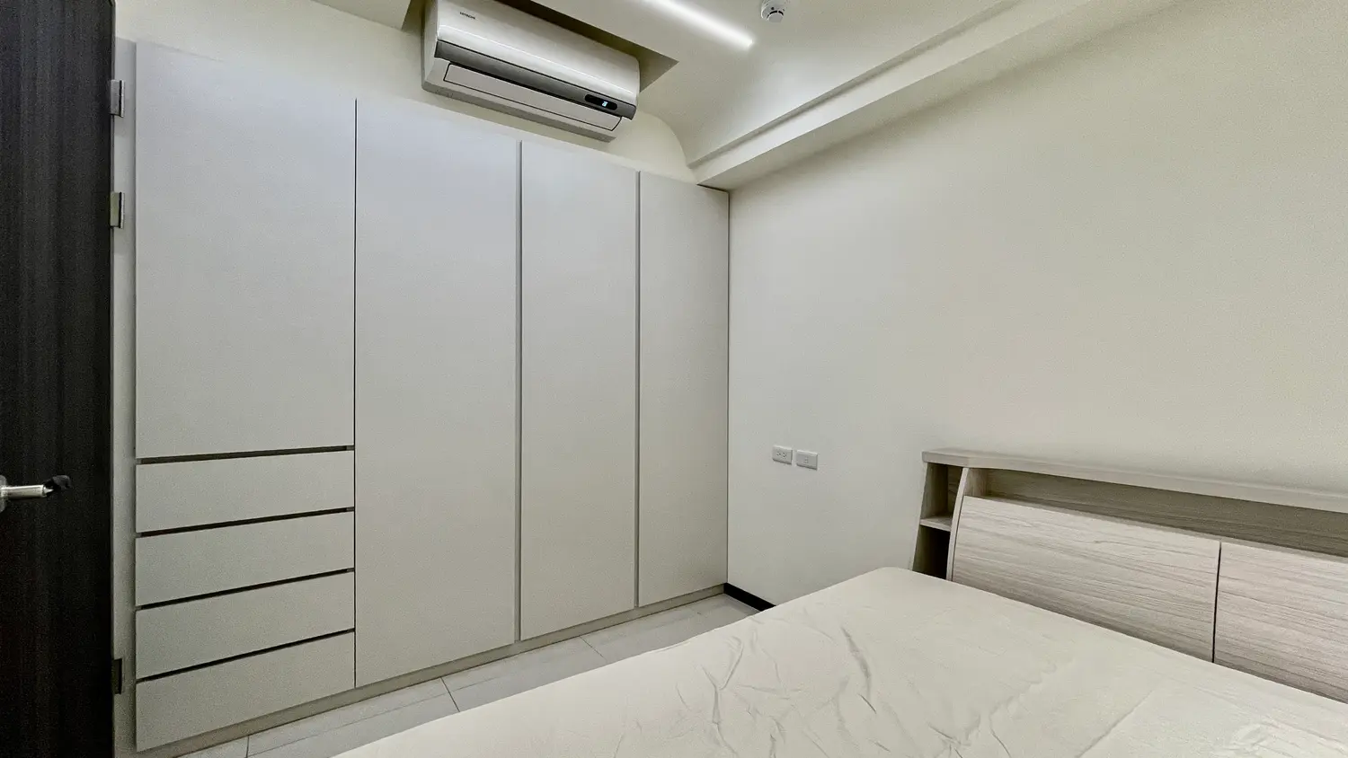 1 room apartment for rent in Zhongli District, Taoyuan City | NT$ 24 000 | 14 ping slide 11