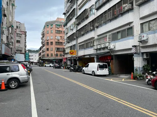 Apartment for rent TWD 13 000 - Guosheng 6th Street - 2 bedrooms