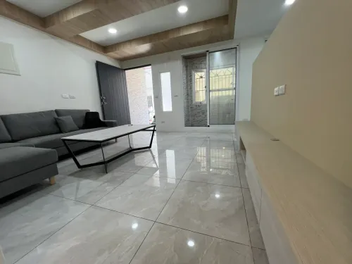 3 bedrooms apartment for sale in Sanmin District, Kaohsiung City | NT$ 9 580 000 | 19 ping slide 1