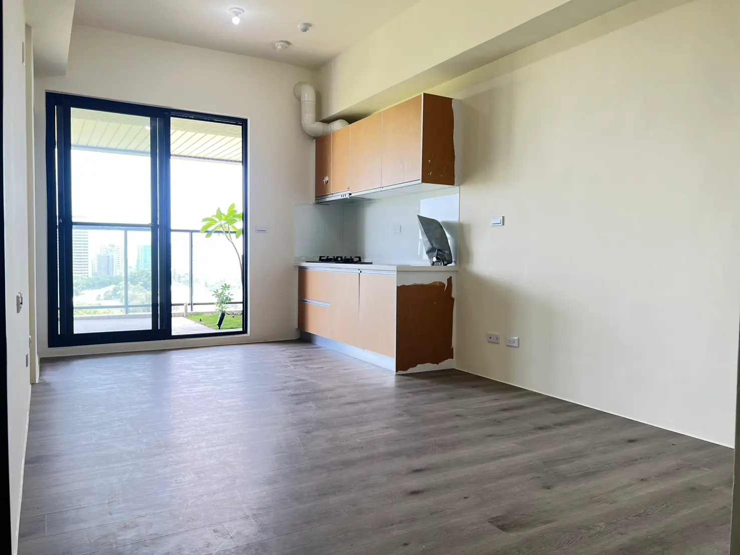1 room apartment for sale in Qiaotou District, Kaohsiung City | NT$ 12 980 000 | 12 ping slide 0