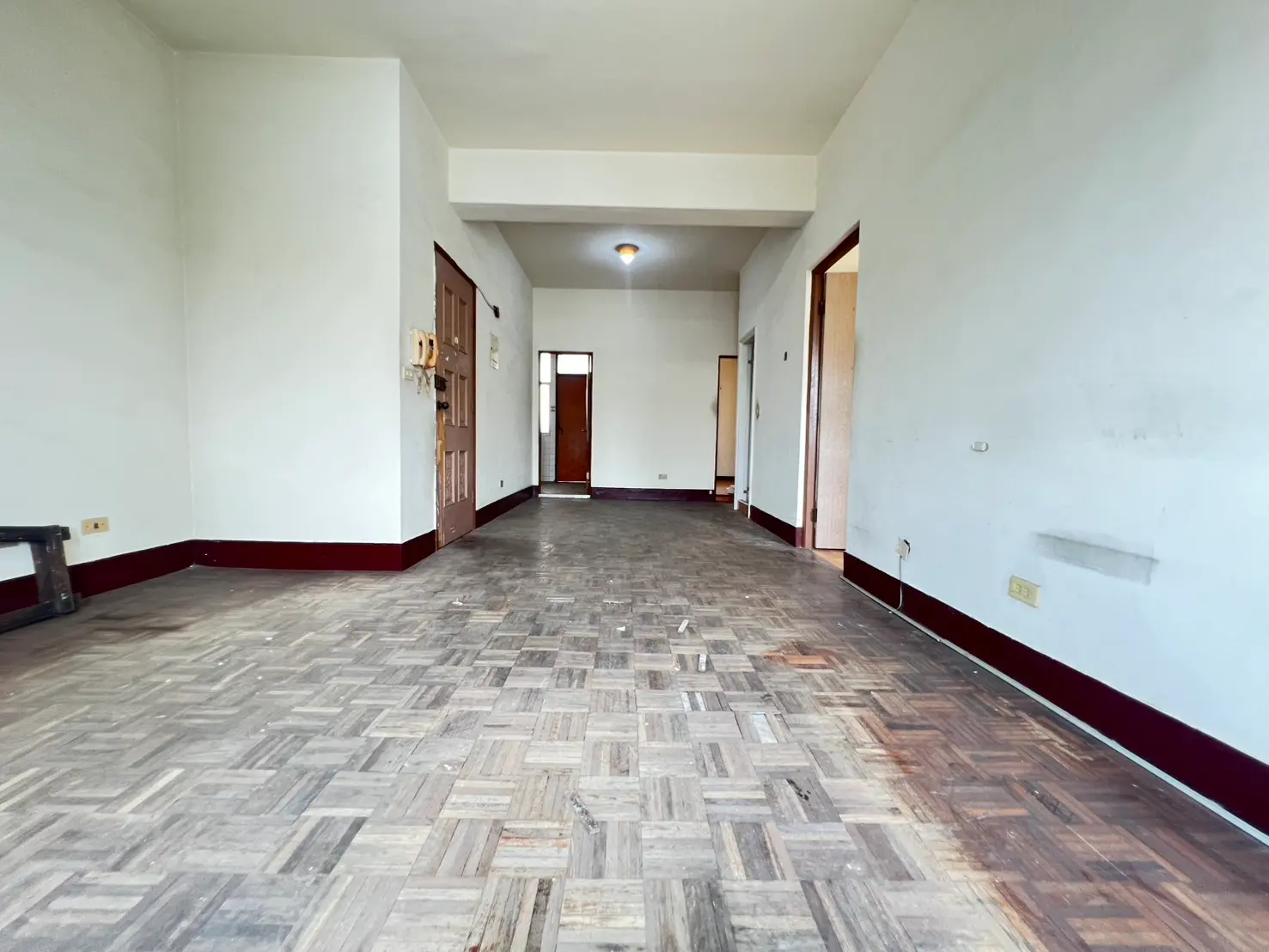 3 bedrooms apartment for sale in Cianjhen District, Kaohsiung City | NT$ 3 080 000 | 22 ping slide 0