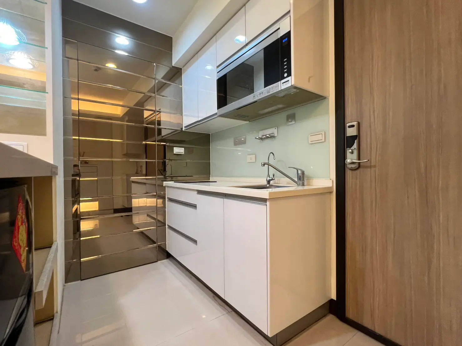 1 room apartment for rent in Cianjhen District, Kaohsiung City | NT$ 22 000 | 13 ping slide 1