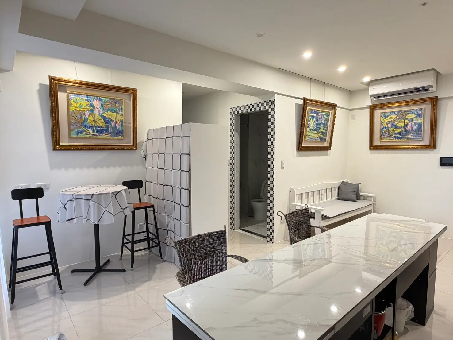 2 bedrooms apartment for rent in Sanmin District, Kaohsiung City | NT$ 27 200 | 18 ping slide 1