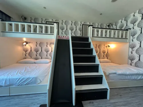 1 room apartment for sale in Lingya District, Kaohsiung City | NT$ 4 580 000 | 13 ping slide 1