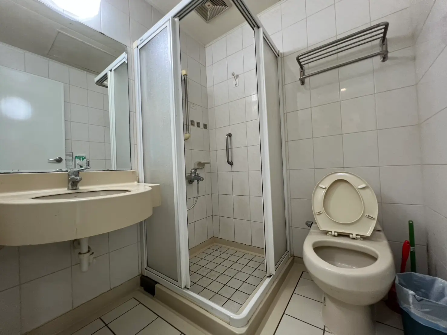 1 room apartment for sale in Lingya District, Kaohsiung City | NT$ 3 980 000 | 11 ping slide 2