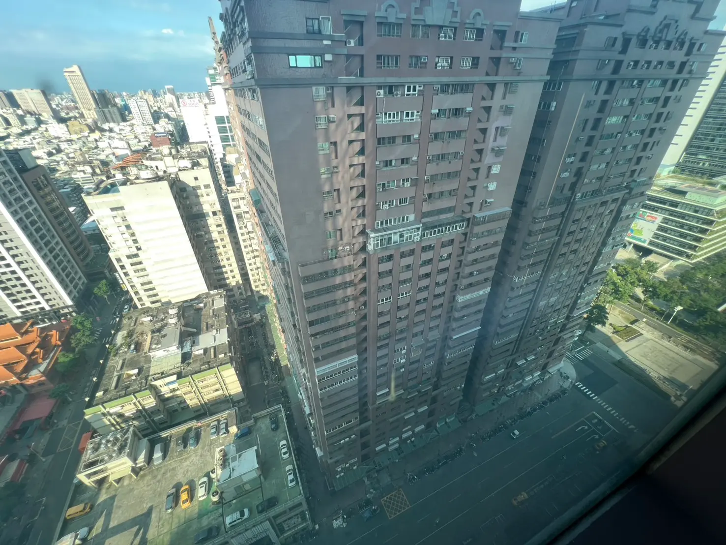 1 room apartment for sale in Lingya District, Kaohsiung City | NT$ 3 980 000 | 11 ping slide 3