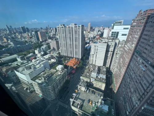 1 room apartment for sale in Lingya District, Kaohsiung City | NT$ 4 580 000 | 13 ping slide 3