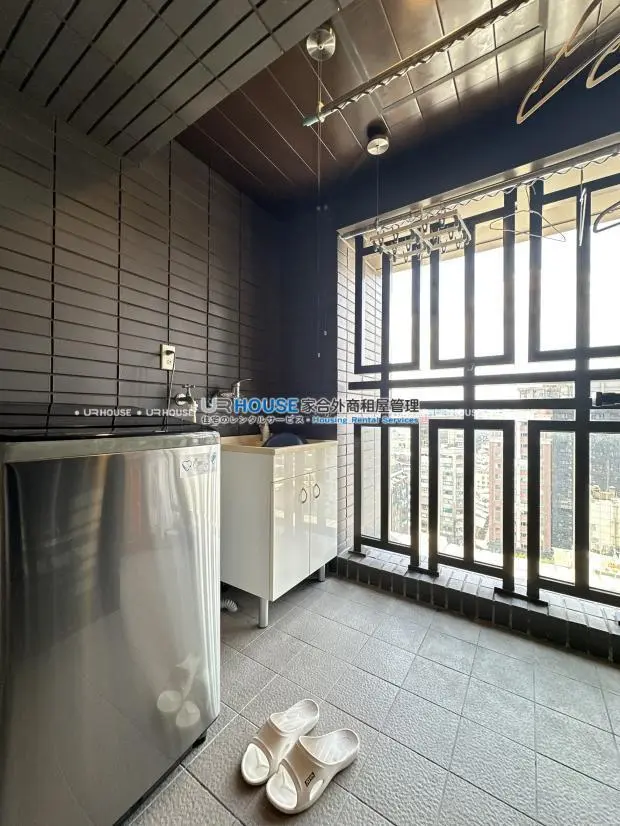 1 room apartment for rent in Zhongshan District, Taipei City | NT$ 52 000 | 17 ping slide 4