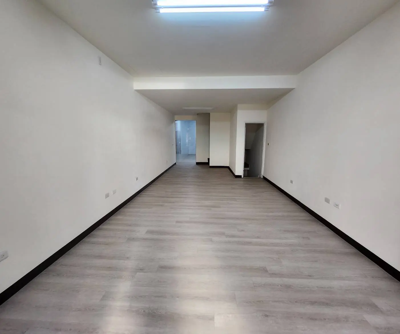 5 bedrooms townhouse for sale in Fengshan District, Kaohsiung City | NT$ 19 800 000 | 31 ping slide 5