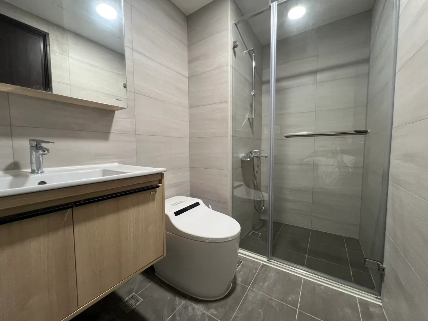 2 bedrooms apartment for rent in Sanmin District, Kaohsiung City | NT$ 32 500 | 18 ping slide 1
