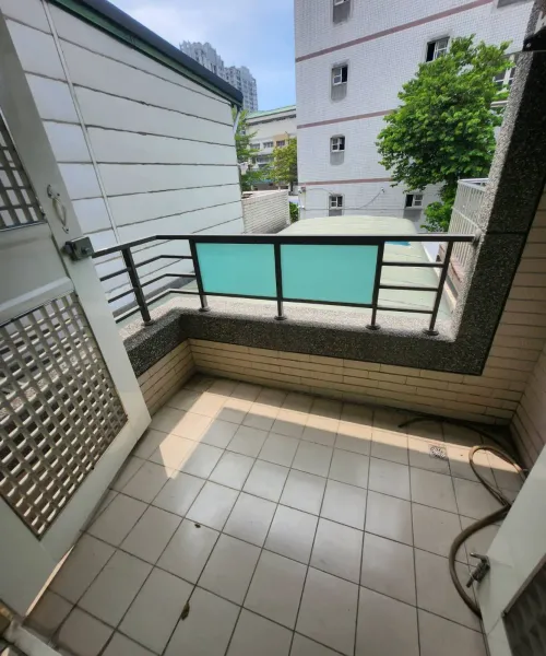 4 bedrooms townhouse for sale in Nanzih District, Kaohsiung City | NT$ 18 800 000 | 60 ping slide 1