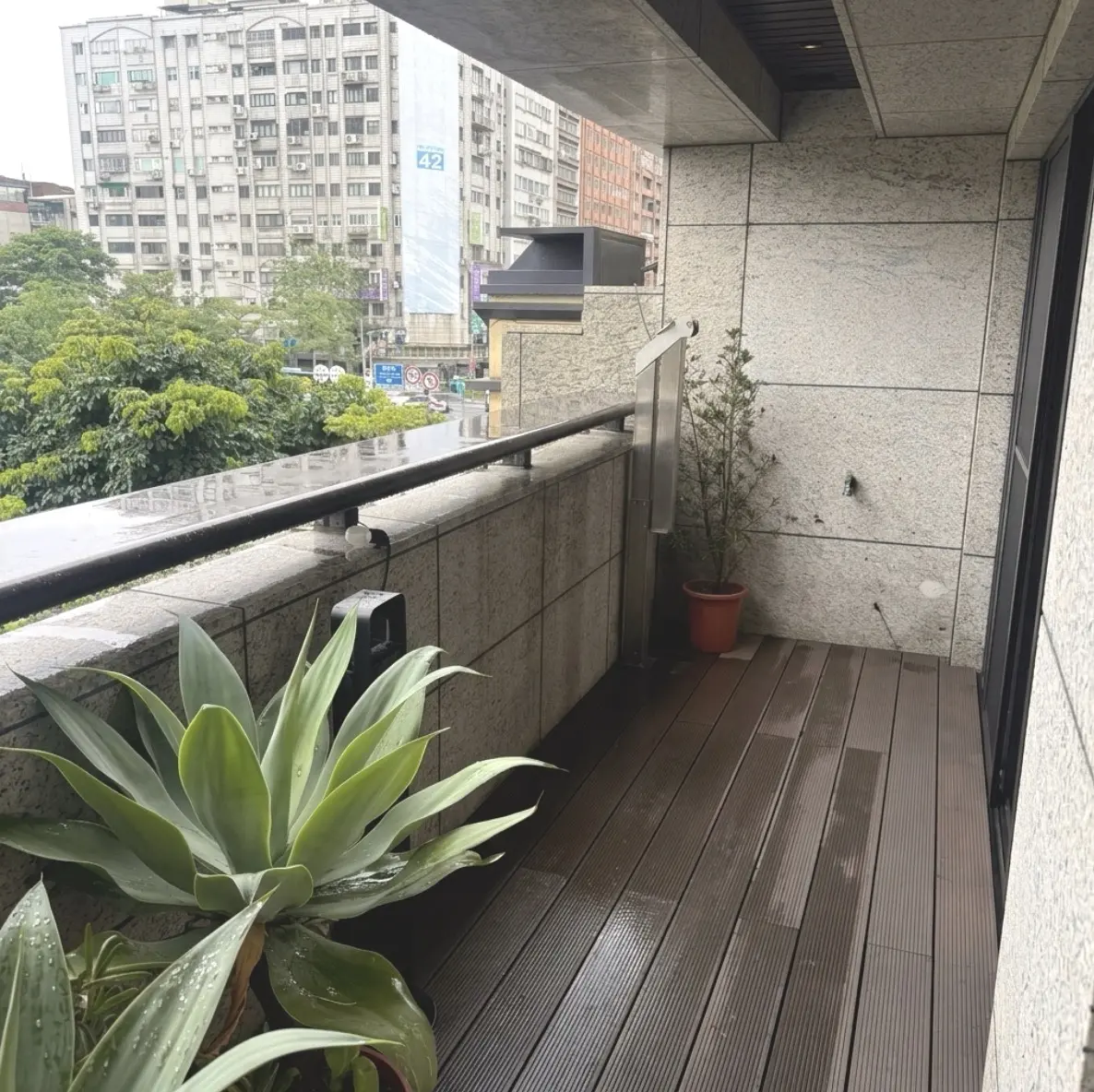 Office for rent in Zhongzheng District, Taipei City | NT$ 150 000 | 50 ping slide 4