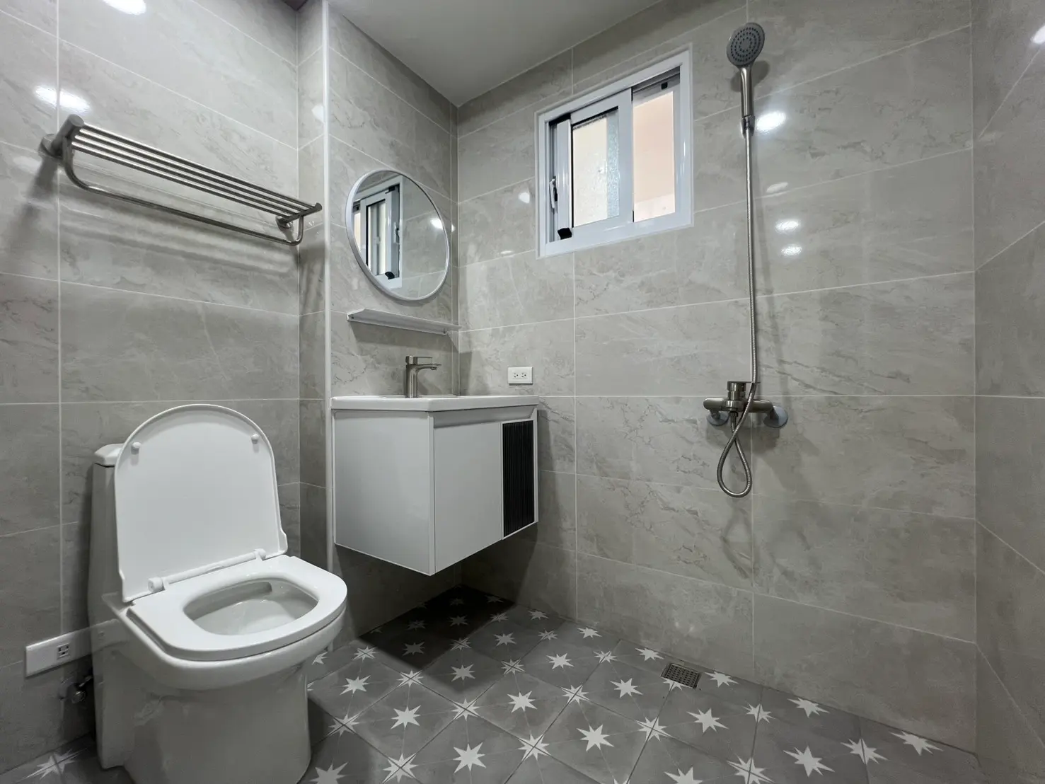 2 bedrooms apartment for sale in Sanmin District, Kaohsiung City | NT$ 9 360 000 | 19 ping slide 2
