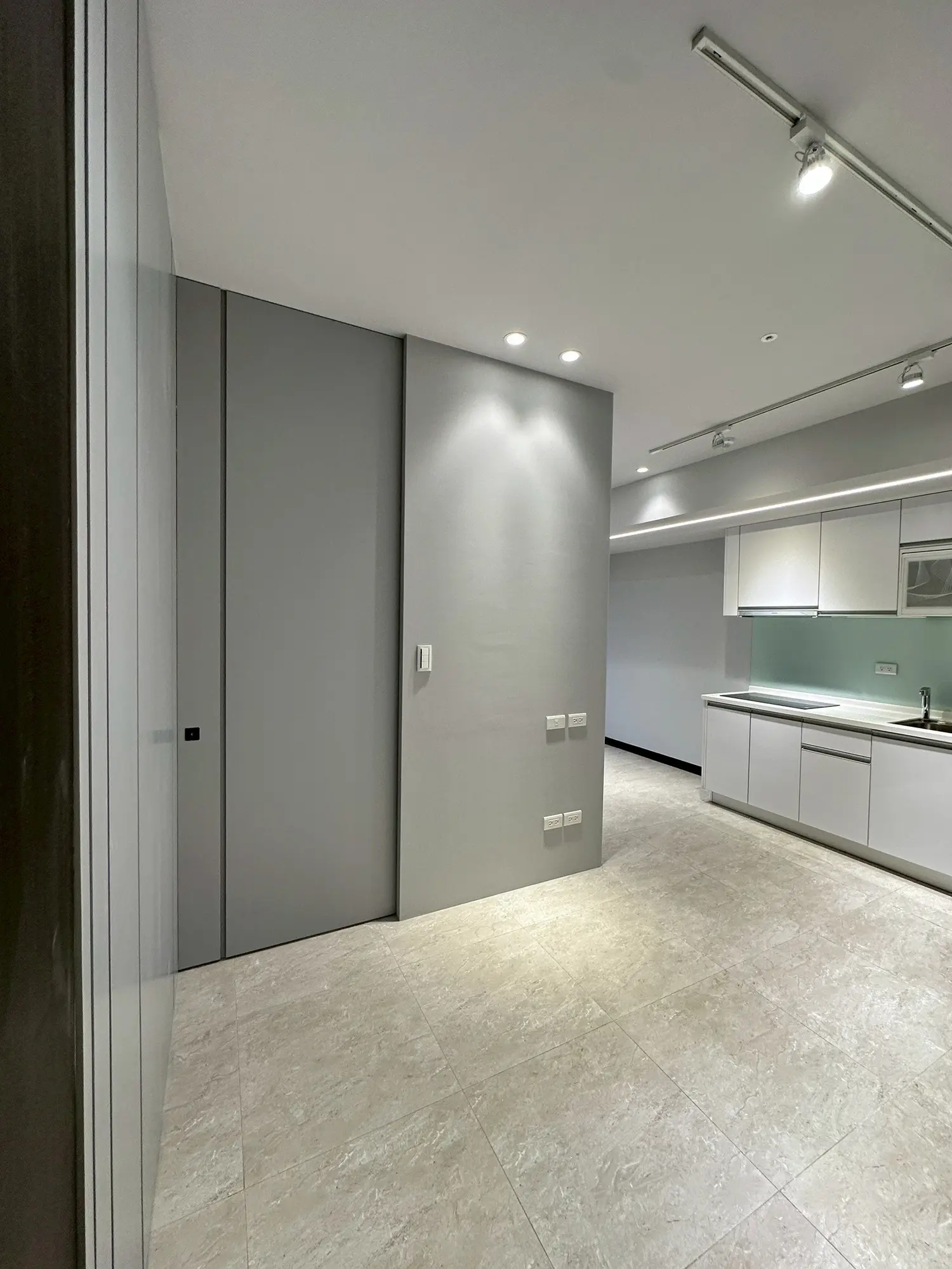 1 room apartment for rent TWD 31 000 - 13 ping - Qianjin District,Kaohsiung City slide 6