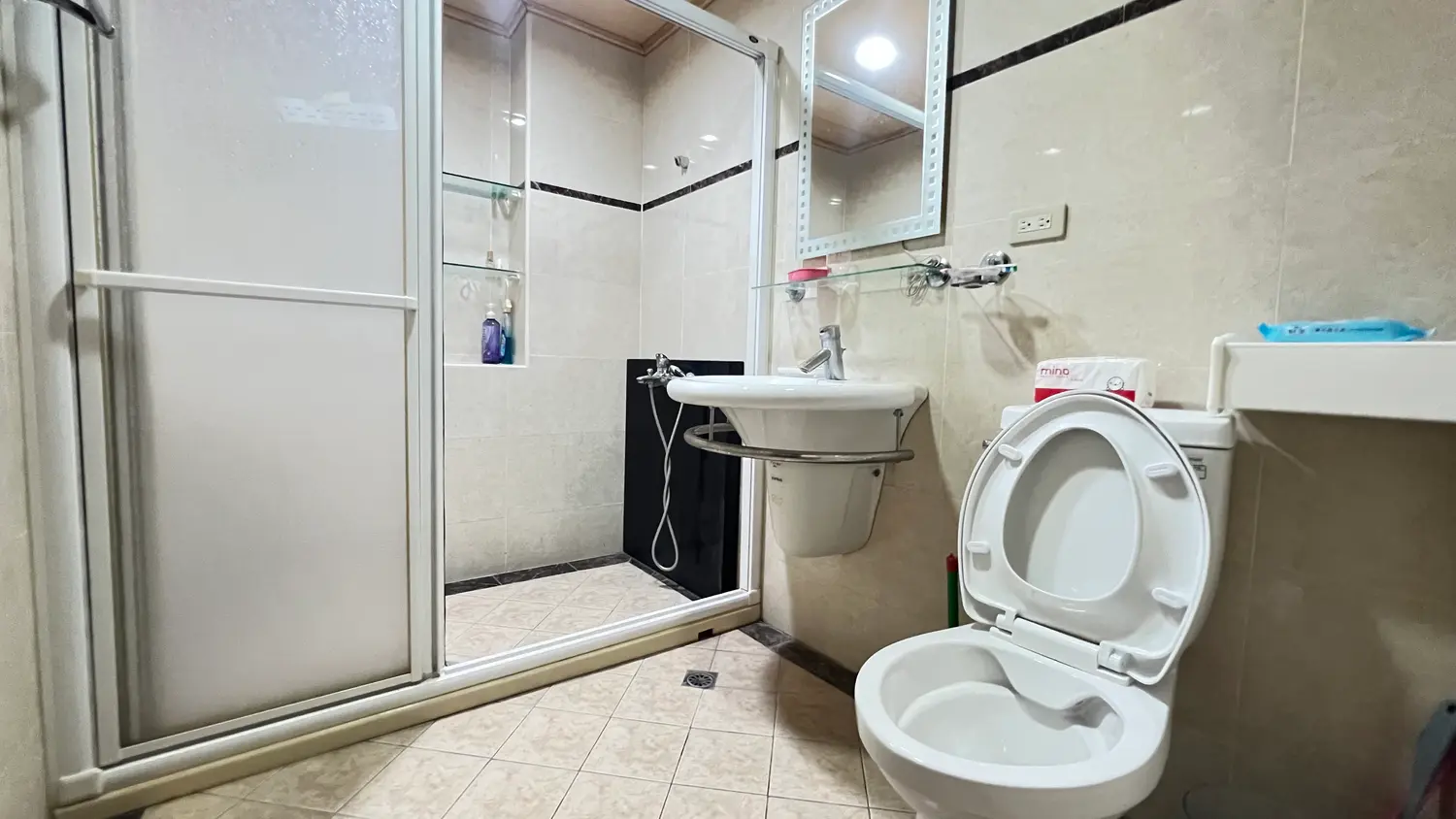 4 bedrooms townhouse for sale in Nanzih District, Kaohsiung City | NT$ 18 800 000 | 60 ping slide 13