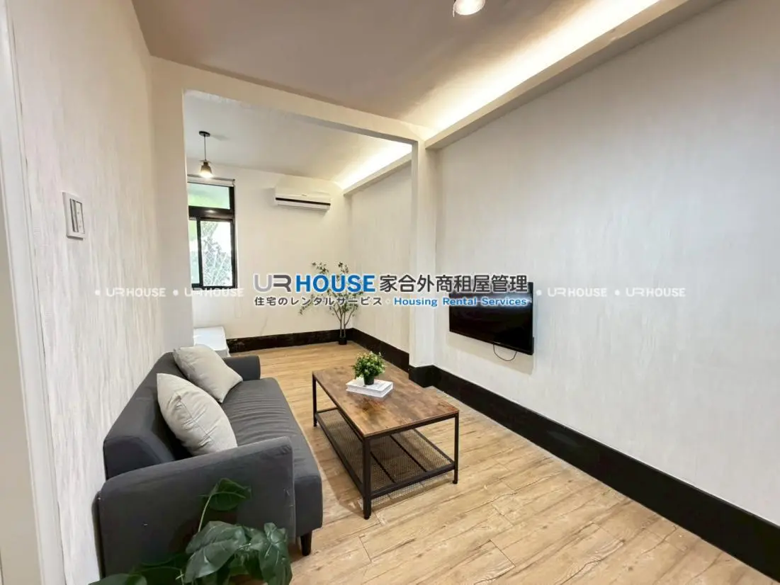 Room for rent in Taipei City, Songshan District | NT$ 27 300 | 9 ping slide 2