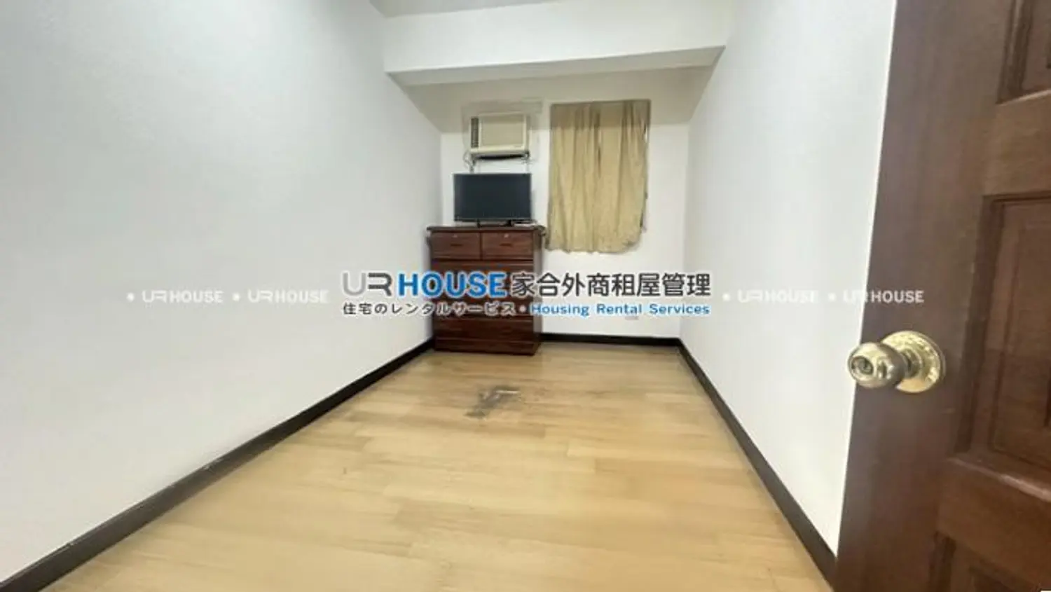 4 bedrooms apartment for rent TWD 40 000 - 40 ping - Songshan District,Taipei City slide 11
