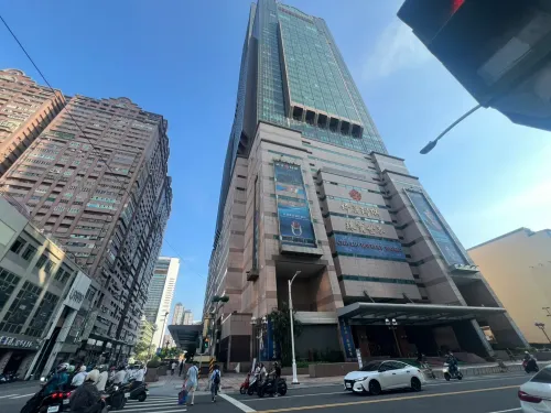 1 room apartment for sale in Lingya District, Kaohsiung City | NT$ 3 980 000 | 11 ping slide 8