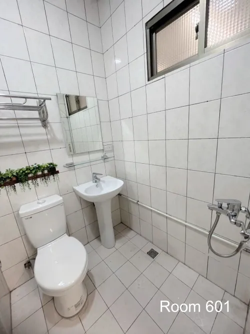 分租套房、雅房 出租 TWD 17 500 - 五工三路78巷 - 3 房