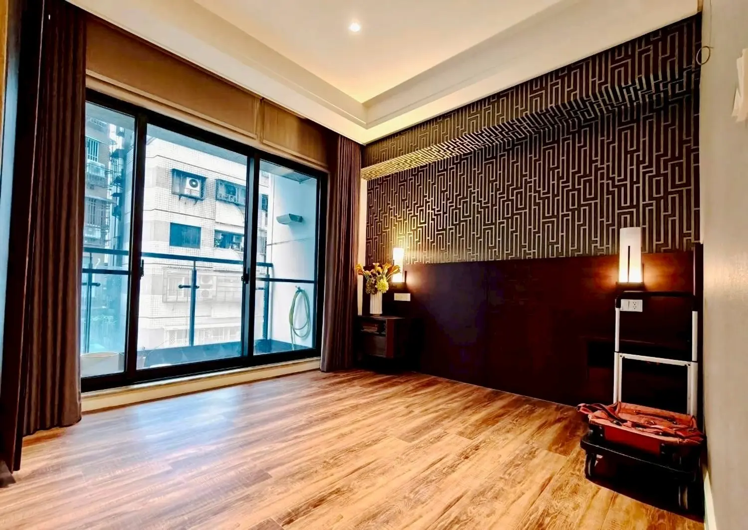 2 bedrooms apartment for sale TWD 49 800 000 - 27 ping - Taipei City,Neihu District slide 0