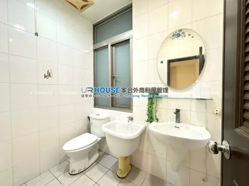 Apartment for rent NT$ 35 000 - Lane 114, Section 3, Zhongshan Road - 3 bedrooms