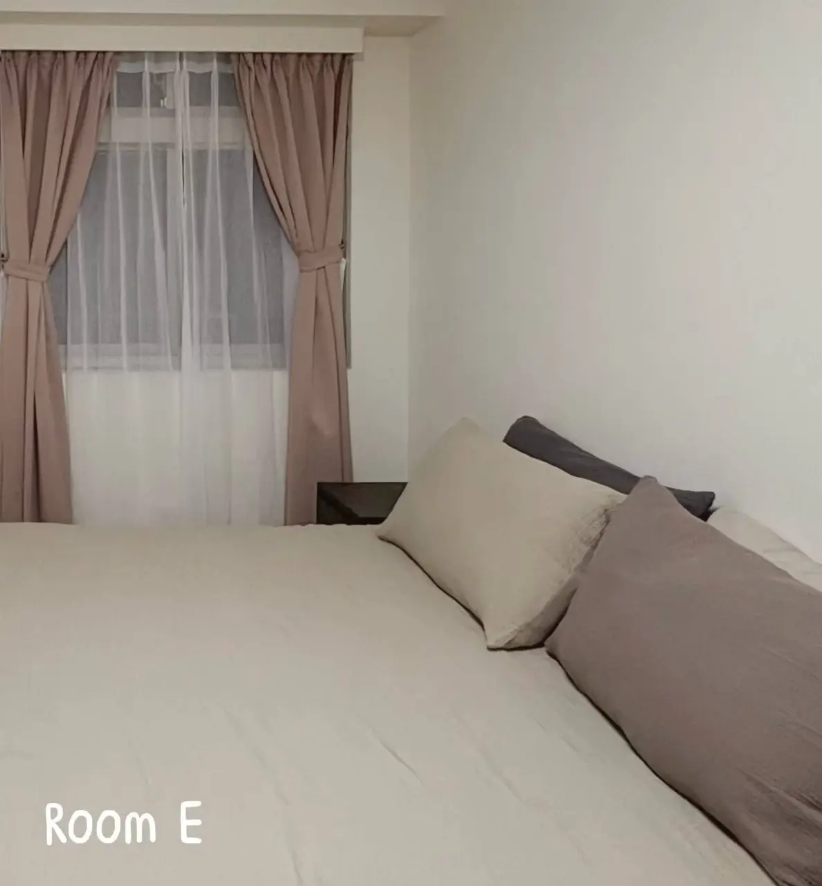 Room for rent in Zhongshan District, Taipei City | NT$ 12 800 | 5 ping slide 1