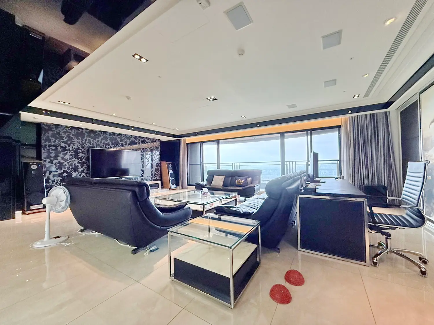 4 bedrooms apartment for sale TWD 698 000 000 - 97 ping - Taoyuan District,Taoyuan City slide 0