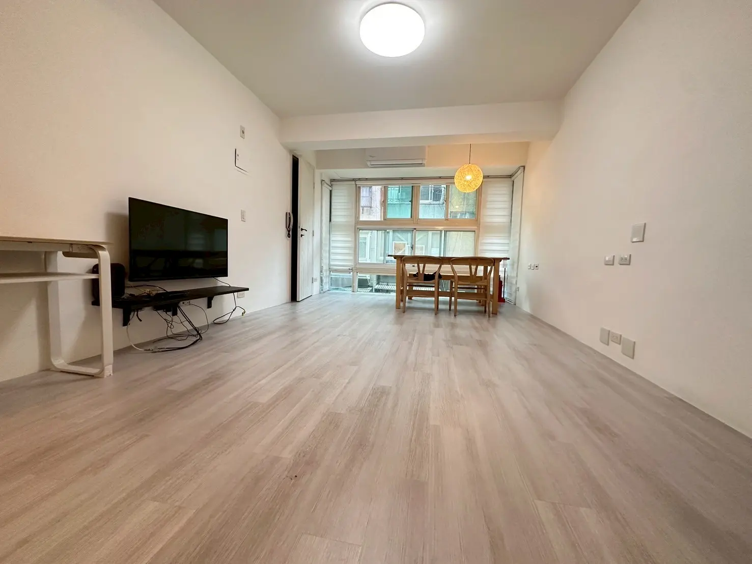 1 room apartment for rent in Songshan District, Taipei City | NT$ 32 000 | 12 ping slide 0