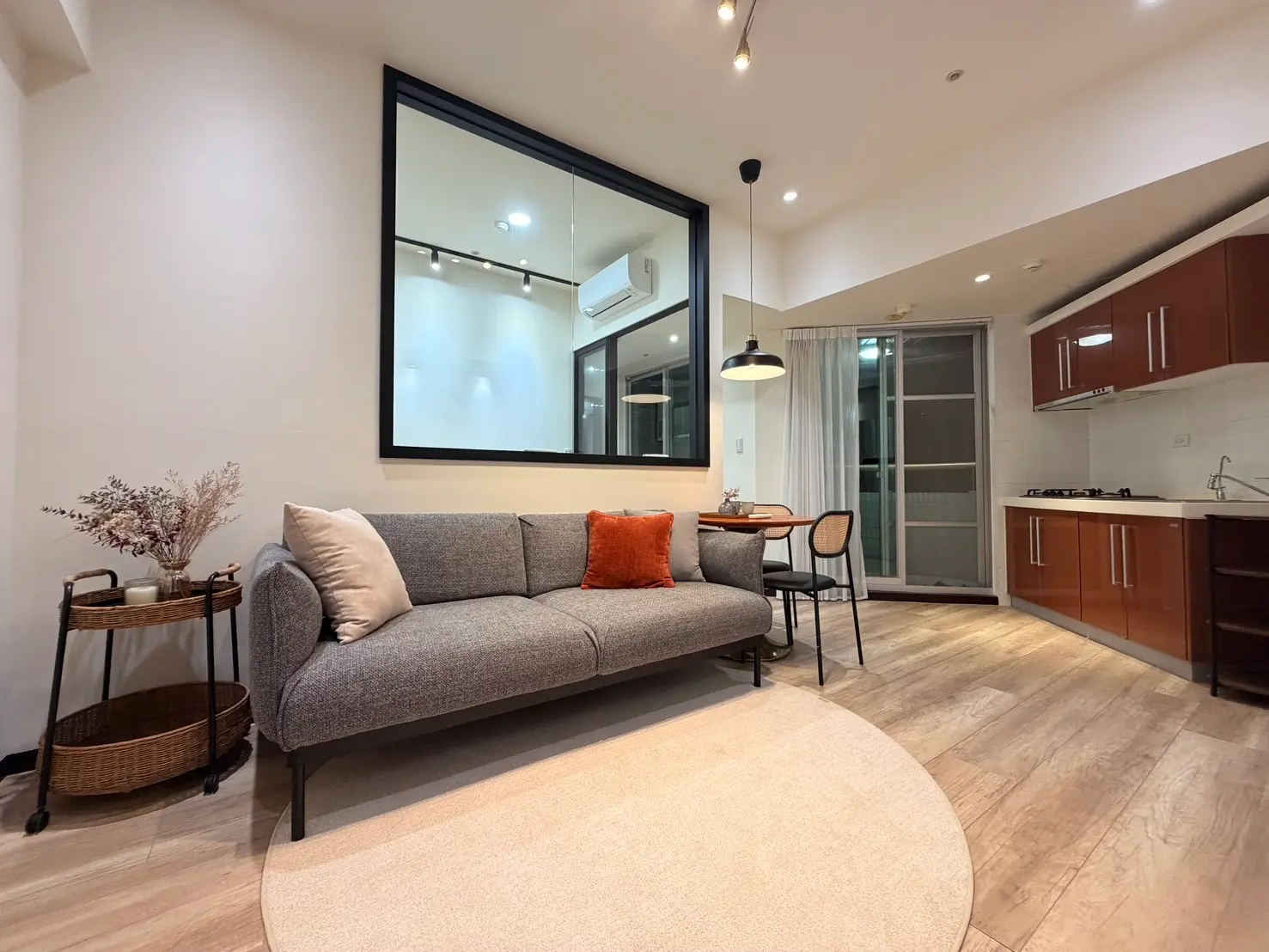 2 bedrooms apartment for rent in Xinyi District, Taipei City | NT$ 54 000 | 18 ping slide 0