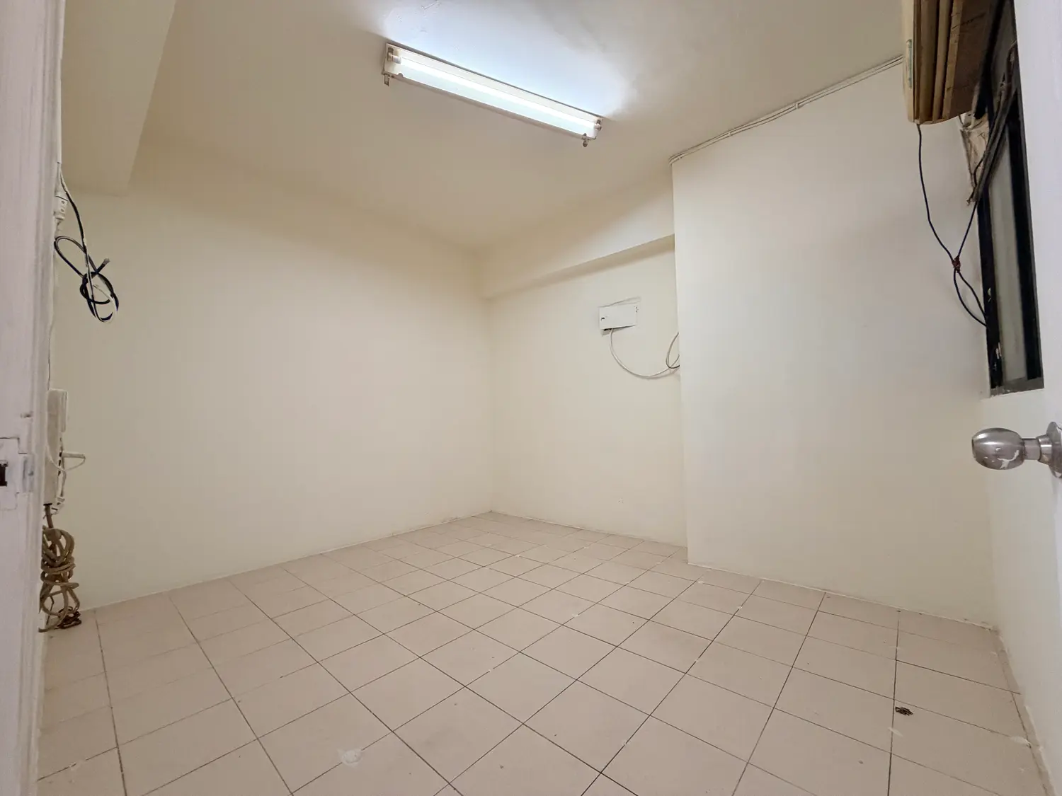 1 room apartment for rent in Wanhua District, Taipei City | NT$ 22 000 | 11 ping slide 0