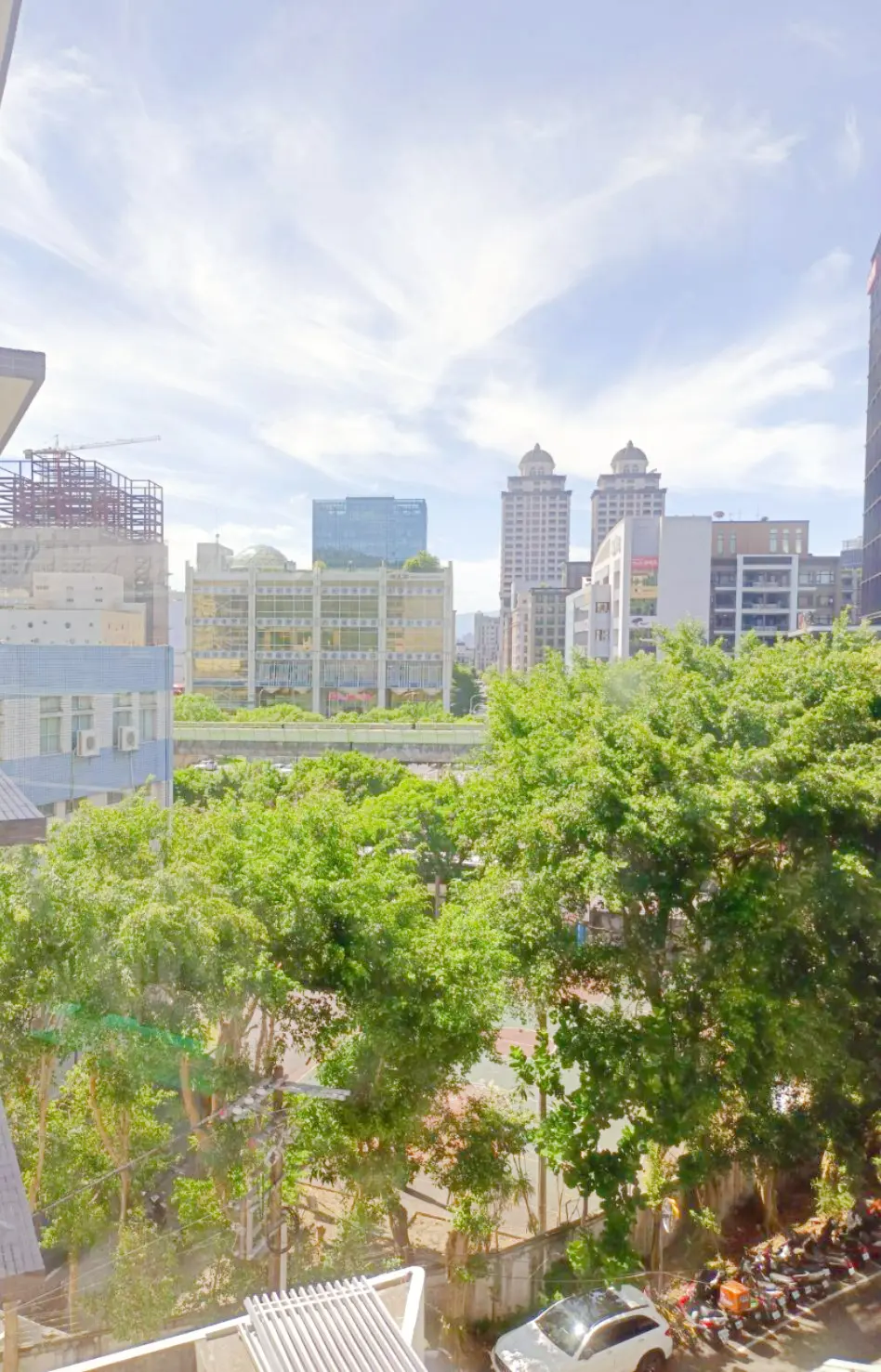 Room for rent in Zhongshan District, Taipei City | NT$ 12 800 | 6 ping slide 3