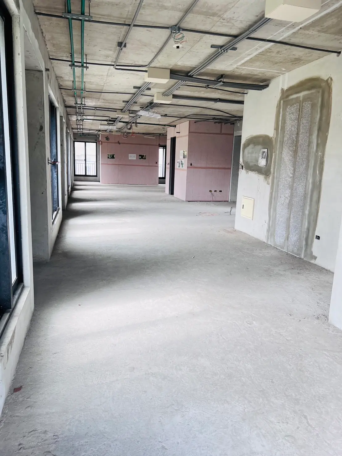Studio apartment for sale in Zhongshan District, Taipei City | NT$ 69 990 000 | 38 ping slide 2